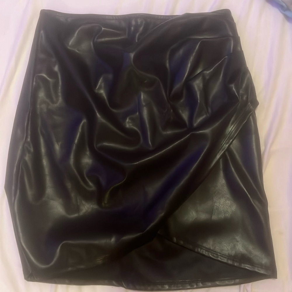 This a cute leather feel skirt very comfortable